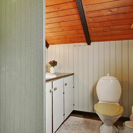 Holiday - Napstjert - 022501 * Ålbæk